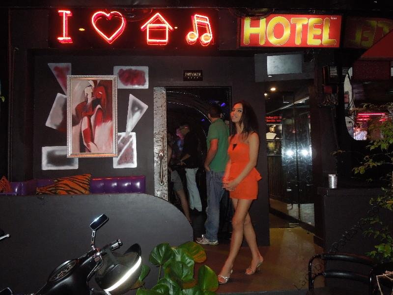 The-House-Ladyboy-Bar-Pattaya-7