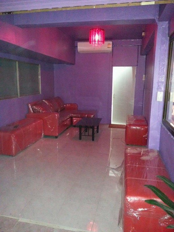 Check In Bar Ladyboys