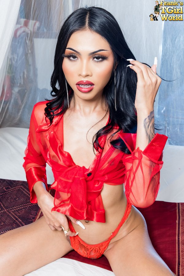 Ladyboy Olivia